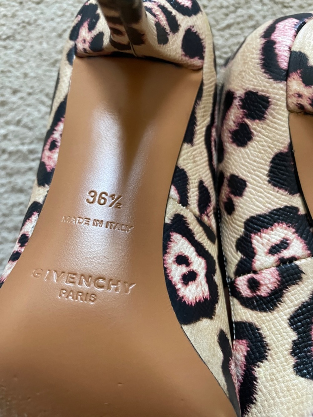 Givenchy Paris leopard print heels, size 36.5 or 6.5 US - Picture 6 of 7